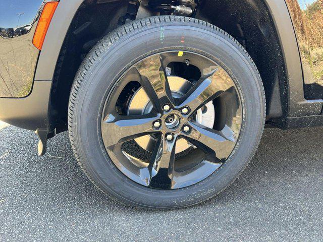 new 2025 Jeep Grand Cherokee car, priced at $38,182