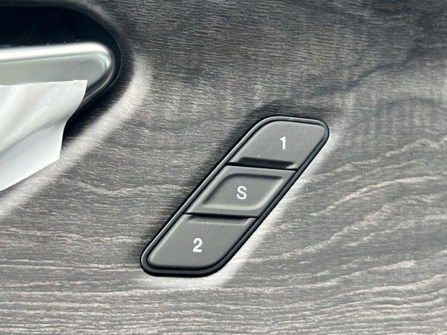 new 2025 Jeep Grand Cherokee car, priced at $45,616