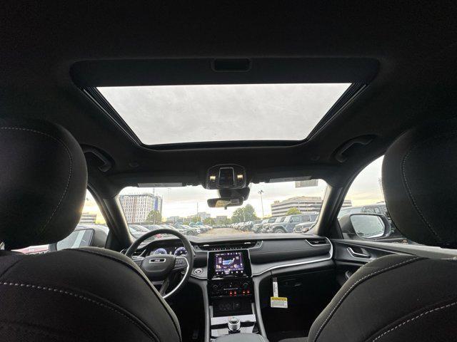 new 2025 Jeep Grand Cherokee car, priced at $36,989