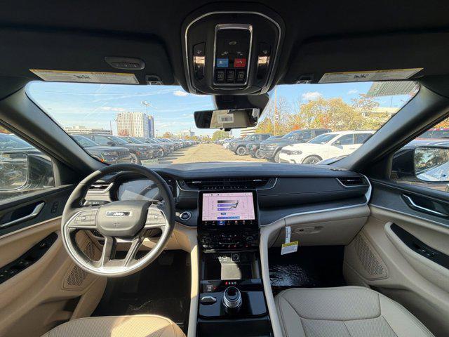 new 2025 Jeep Grand Cherokee car, priced at $42,834