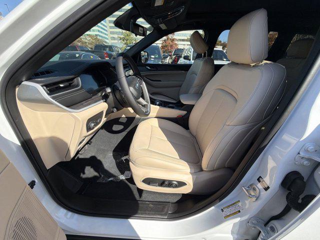 new 2025 Jeep Grand Cherokee car, priced at $42,834