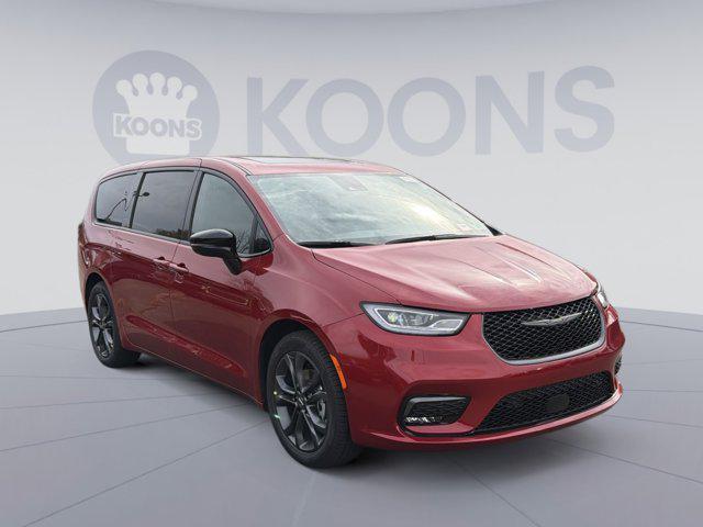 new 2026 Chrysler Pacifica car, priced at $43,034