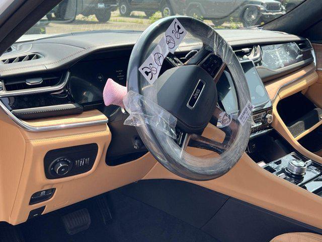 new 2025 Jeep Grand Cherokee car, priced at $57,500