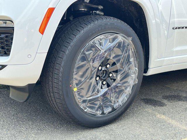 new 2025 Jeep Grand Cherokee car, priced at $57,500