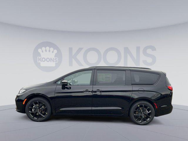 new 2025 Chrysler Pacifica car, priced at $45,718