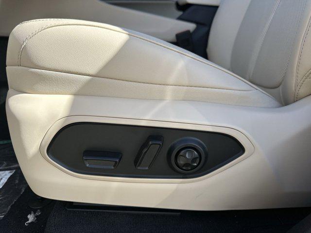 new 2025 Jeep Grand Cherokee car, priced at $43,652