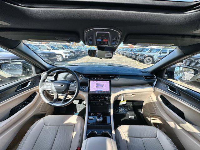 new 2025 Jeep Grand Cherokee car, priced at $43,652
