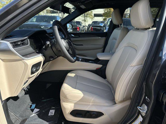 new 2025 Jeep Grand Cherokee car, priced at $43,652