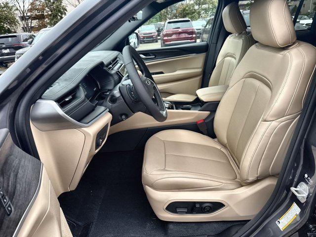 new 2025 Jeep Grand Cherokee car, priced at $45,693