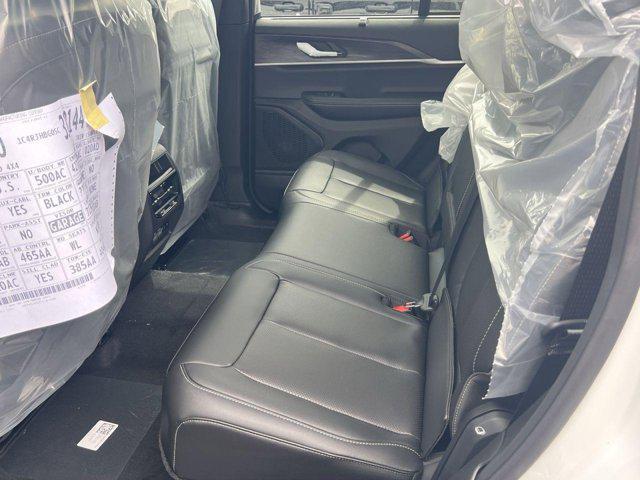 new 2025 Jeep Grand Cherokee car, priced at $45,080
