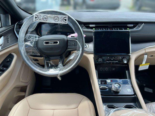 new 2025 Jeep Grand Cherokee car, priced at $41,527