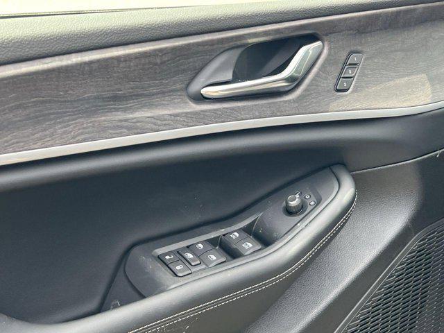 new 2025 Jeep Grand Cherokee car, priced at $42,063