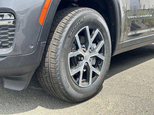 new 2025 Jeep Grand Cherokee car, priced at $42,063