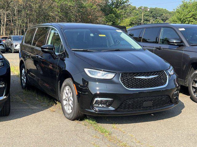 new 2024 Chrysler Pacifica car, priced at $39,545