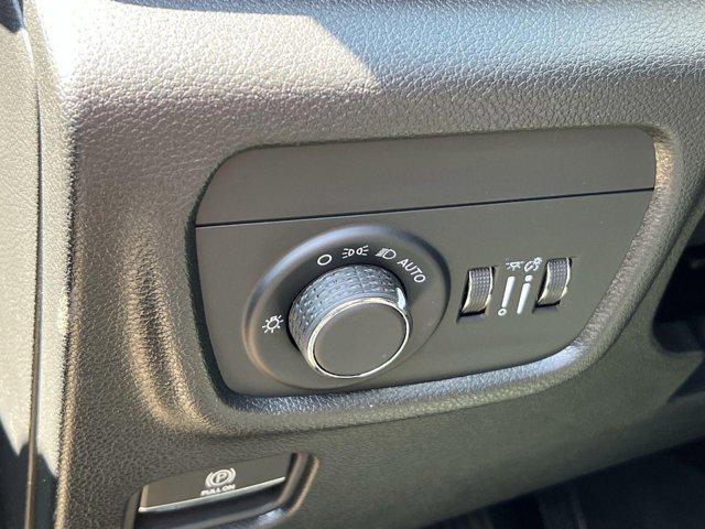 new 2025 Jeep Grand Cherokee car, priced at $38,182