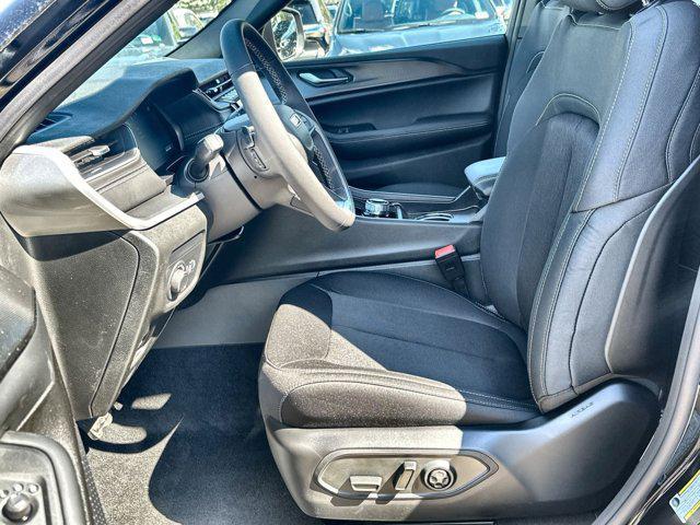 new 2025 Jeep Grand Cherokee car, priced at $35,257