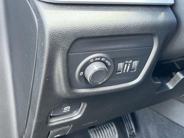 new 2025 Jeep Grand Cherokee car, priced at $38,182