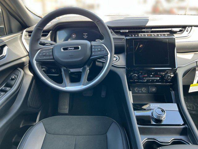 new 2025 Jeep Grand Cherokee car, priced at $38,182