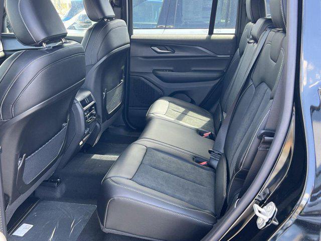new 2025 Jeep Grand Cherokee car, priced at $38,182