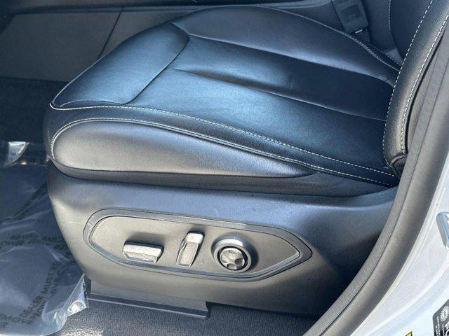 used 2022 Jeep Grand Cherokee car, priced at $33,900