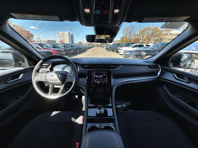 new 2025 Jeep Grand Cherokee car, priced at $37,507