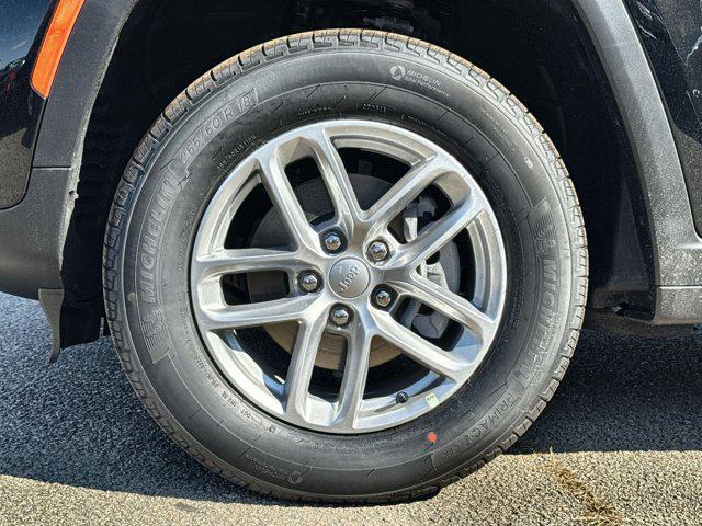 new 2025 Jeep Grand Cherokee car, priced at $37,507