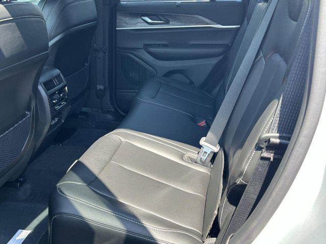 new 2025 Jeep Grand Cherokee car, priced at $45,526
