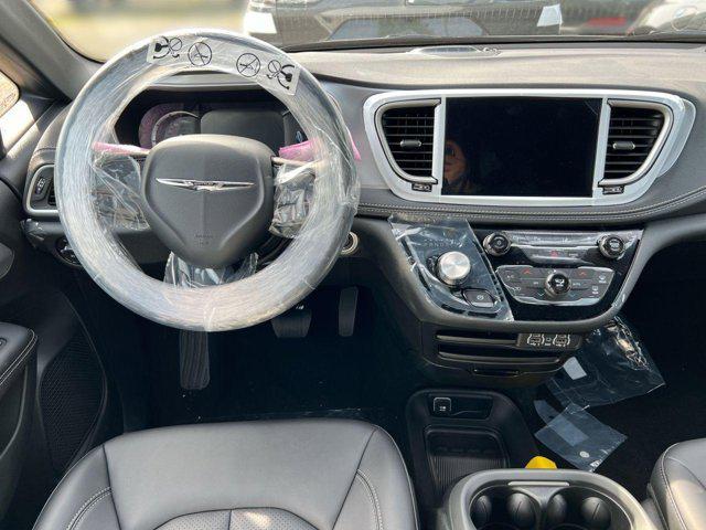 new 2024 Chrysler Pacifica Hybrid car, priced at $48,865