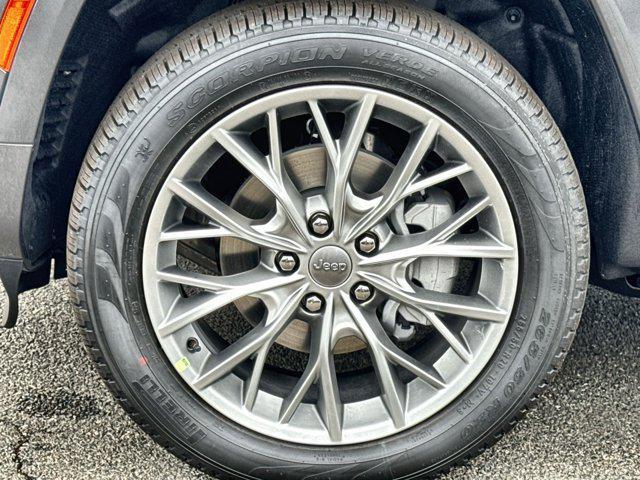 new 2025 Jeep Grand Cherokee car, priced at $54,913