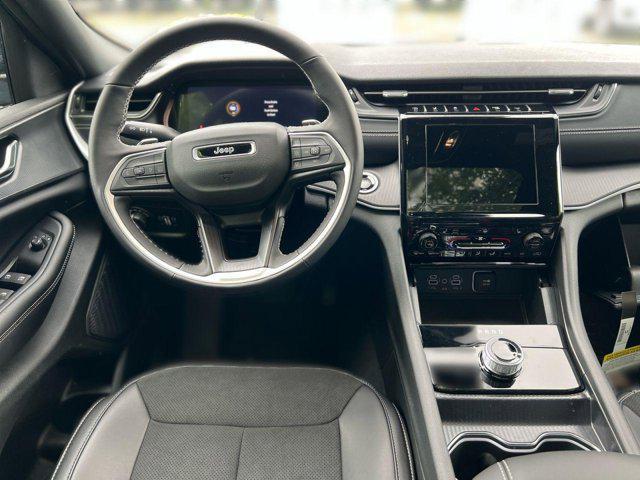new 2025 Jeep Grand Cherokee car, priced at $38,182