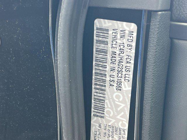 new 2025 Jeep Grand Cherokee car, priced at $38,182