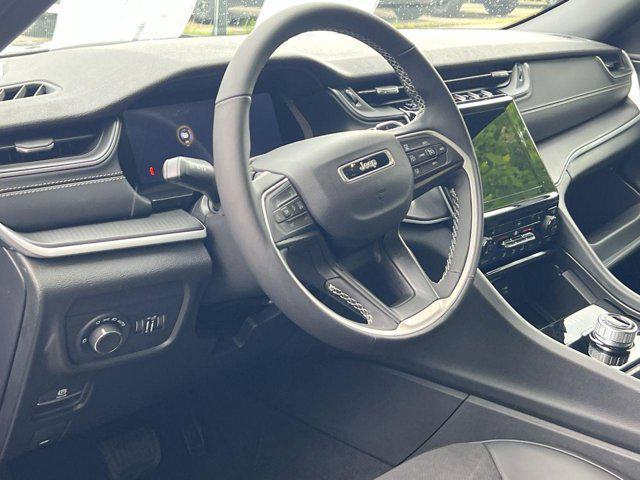 new 2025 Jeep Grand Cherokee car, priced at $38,182