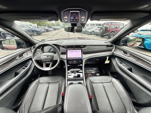 new 2025 Jeep Grand Cherokee car, priced at $43,207