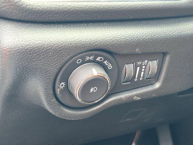 new 2025 Chrysler Pacifica car, priced at $52,679