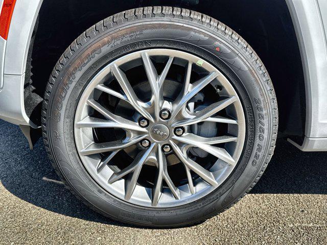 new 2025 Jeep Grand Cherokee car, priced at $53,567