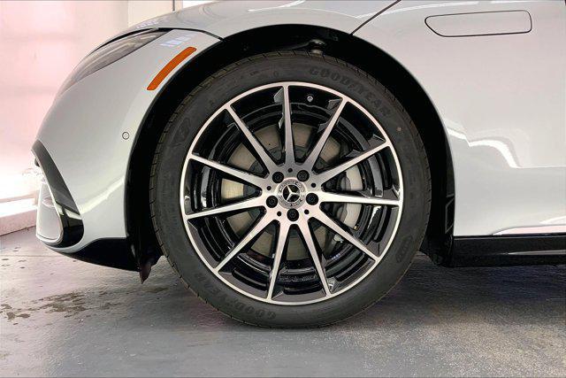 new 2025 Mercedes-Benz EQS 580 car, priced at $129,145