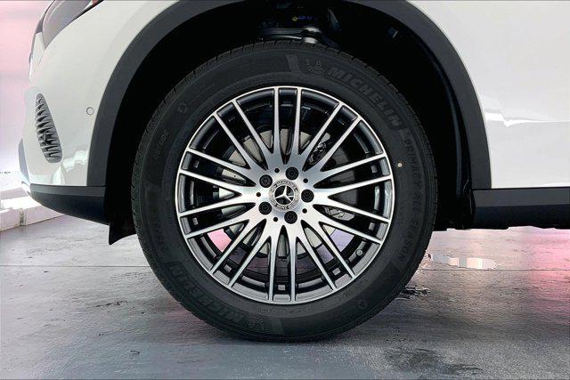 new 2025 Mercedes-Benz GLC 300 car, priced at $53,925
