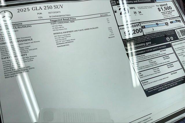 new 2025 Mercedes-Benz GLA 250 car, priced at $44,620