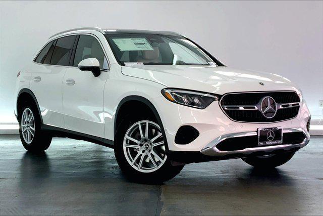 new 2025 Mercedes-Benz GLC 300 car, priced at $52,625