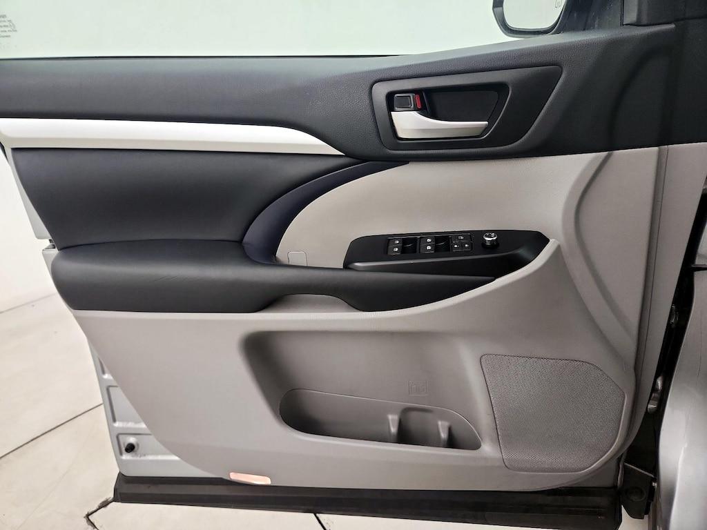 used 2019 Toyota Highlander car, priced at $31,998