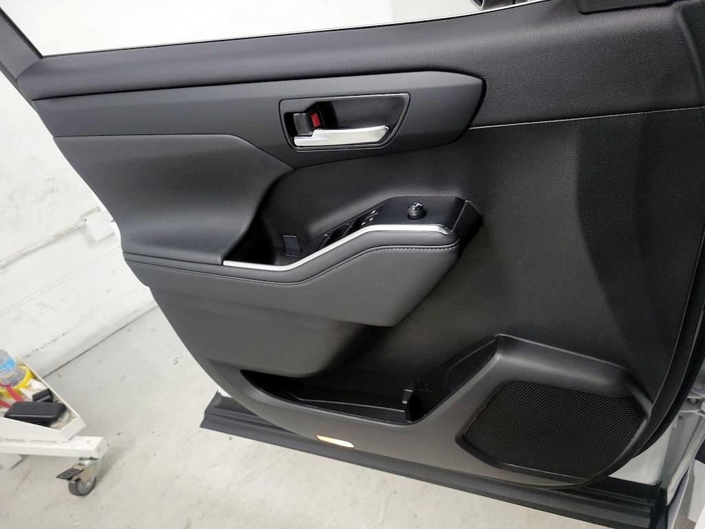 used 2023 Toyota Highlander car, priced at $42,998