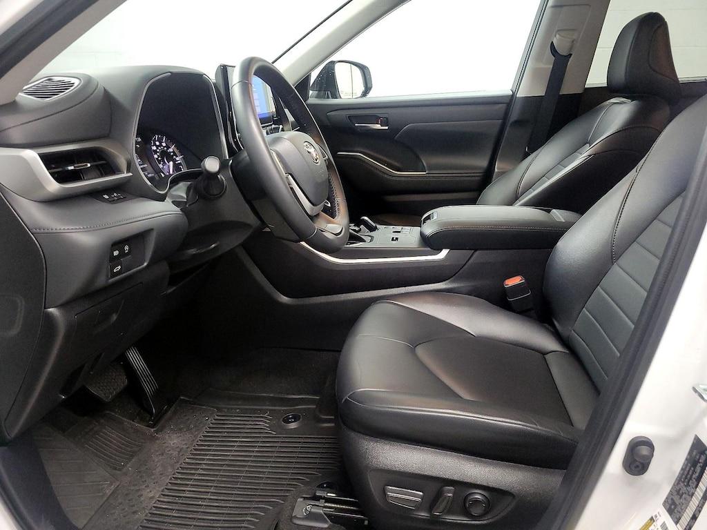 used 2023 Toyota Highlander car, priced at $42,998