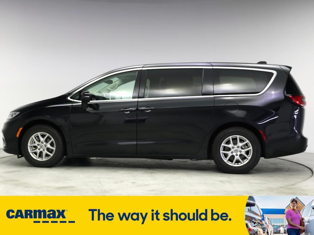 used 2023 Chrysler Pacifica car, priced at $25,998