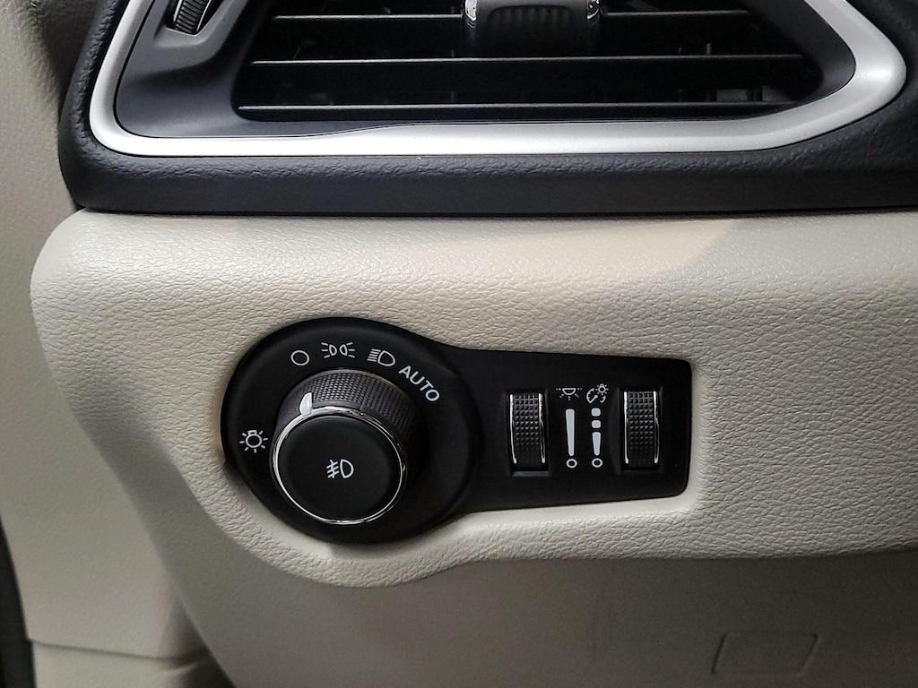 used 2023 Chrysler Pacifica car, priced at $25,998