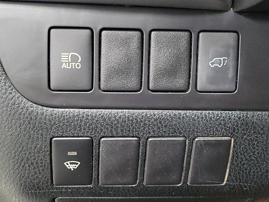used 2019 Toyota Highlander Hybrid car, priced at $29,998