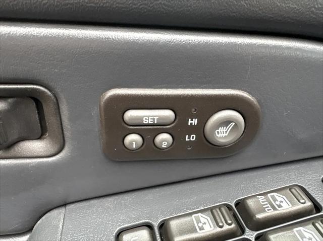 used 2002 Chevrolet Avalanche car, priced at $3,995