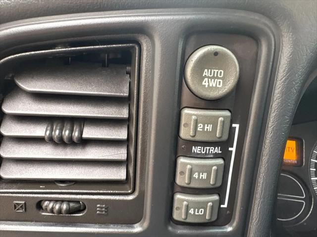 used 2002 Chevrolet Avalanche car, priced at $3,995