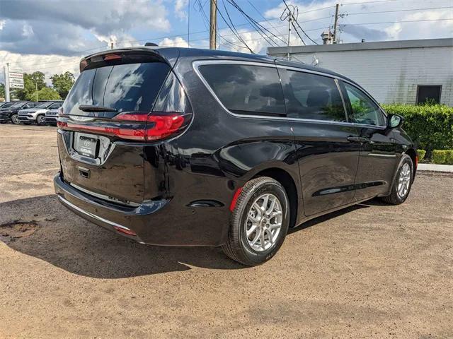 new 2024 Chrysler Pacifica car, priced at $40,005