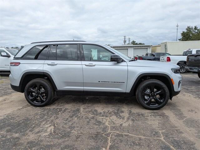 new 2025 Jeep Grand Cherokee car, priced at $41,528