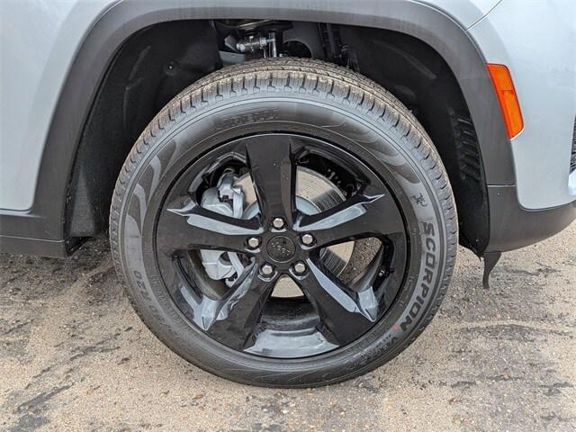 new 2025 Jeep Grand Cherokee car, priced at $41,528